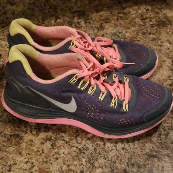 Shoes - Picture 4 of 5